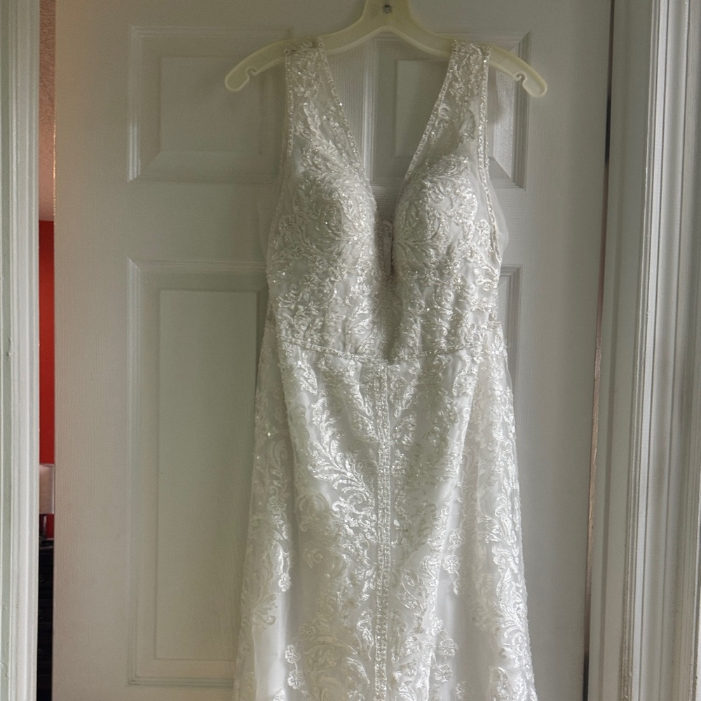 Galina Signature exclusive by David’s Bridal  white Lace V-Neck Wedding Dress